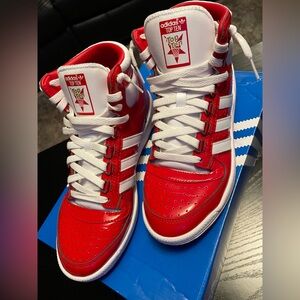 BRAND NEW! Never worn